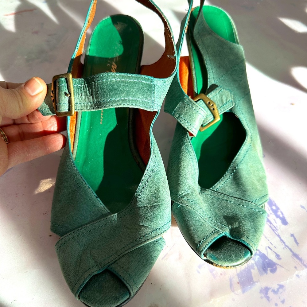 Remix deluxe vintage classics turquoise - RARE! size 9